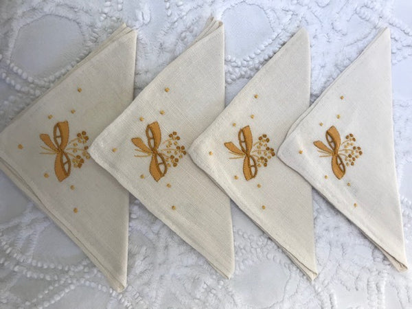 8 Piece Set of Vintage placemats and napkins