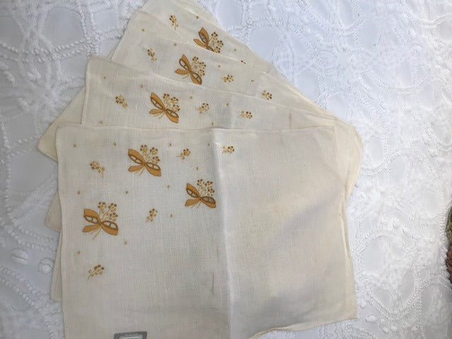 8 Piece Set of Vintage placemats and napkins