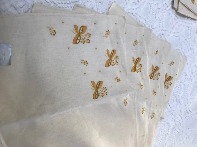 8 Piece Set of Vintage placemats and napkins