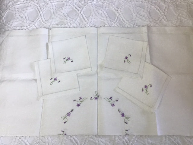 Lovely Vintage Linen Square tea cloth & napkins